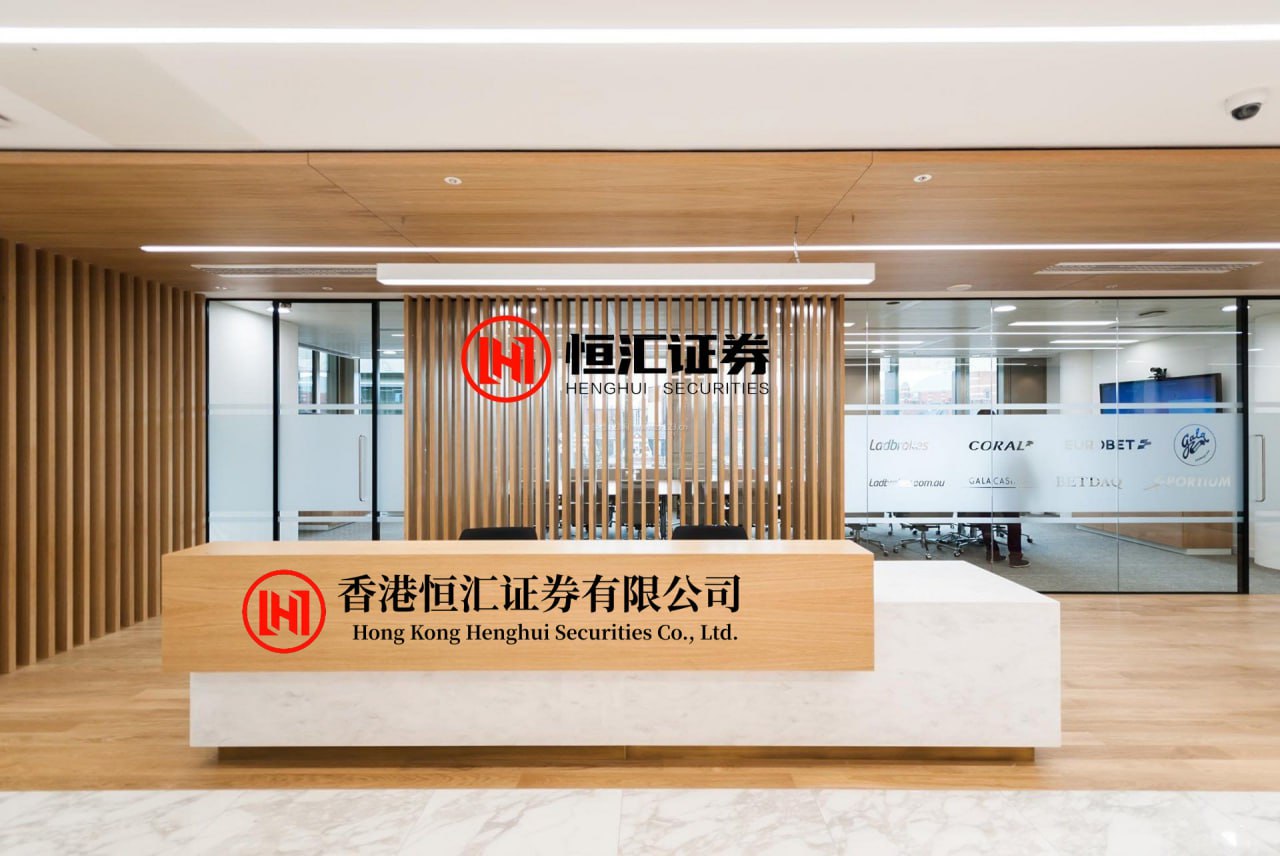 源万配资官网 都是《逐玉》张凌赫等级的帅！10位上一代公认的「顶级帅哥」！ 他同框金城武竟没输